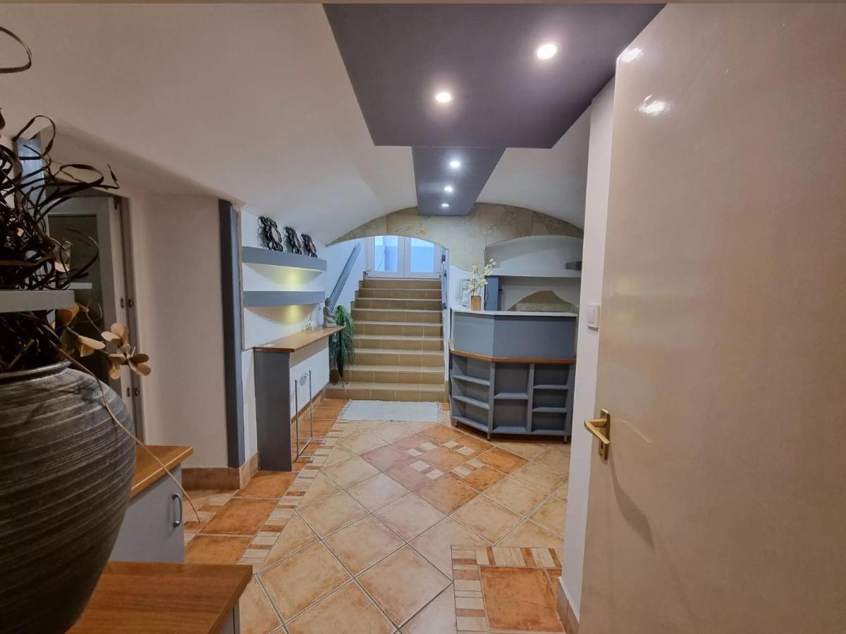דברצן Centrum Wellness Hostel מראה חיצוני תמונה
