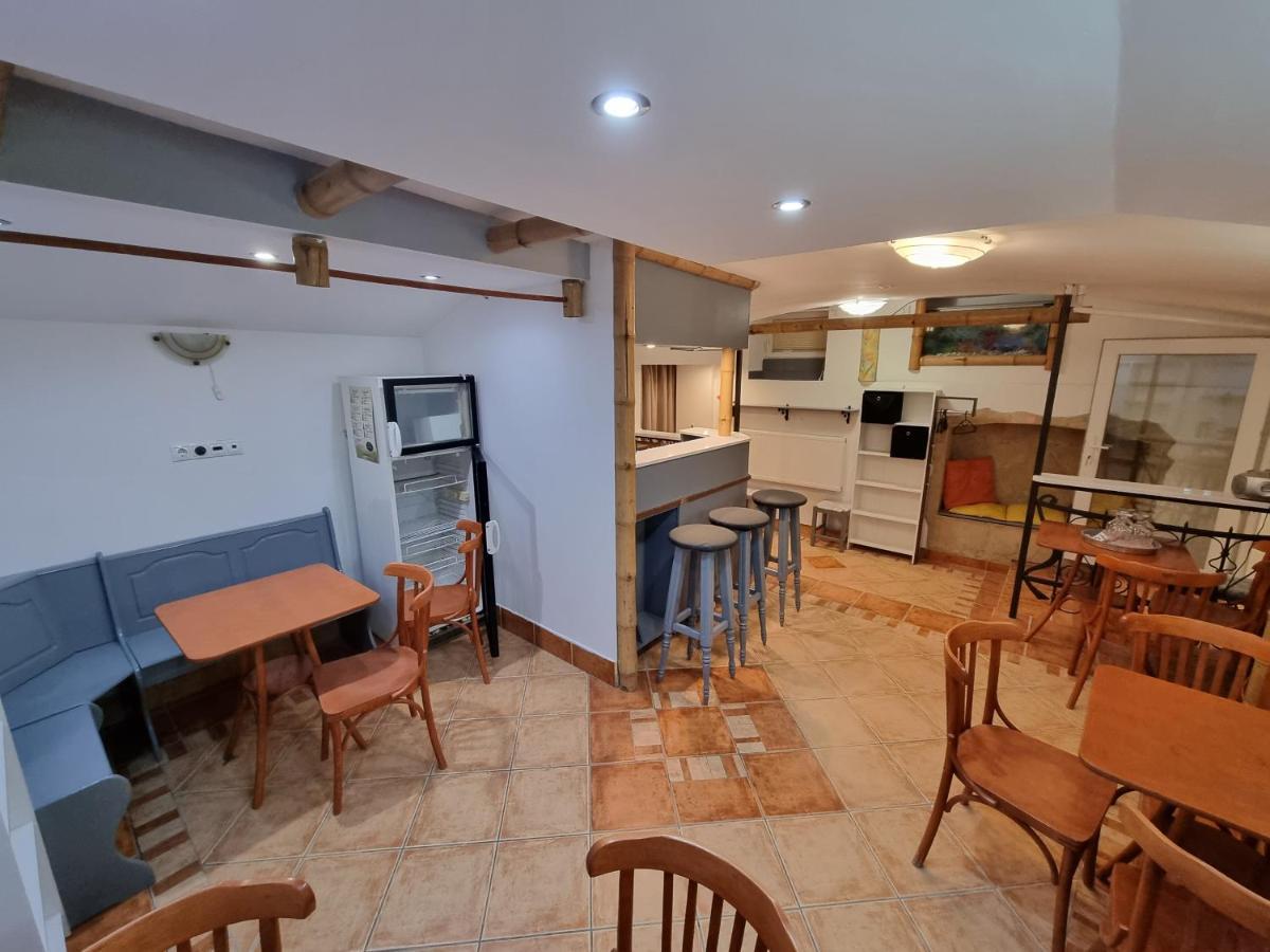 דברצן Centrum Wellness Hostel מראה חיצוני תמונה