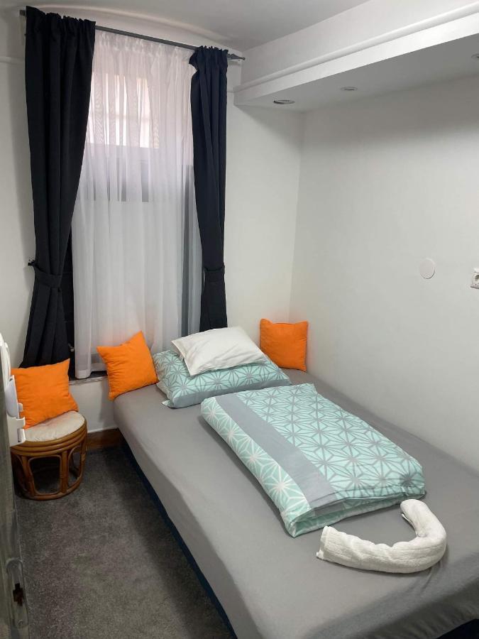 דברצן Centrum Wellness Hostel מראה חיצוני תמונה