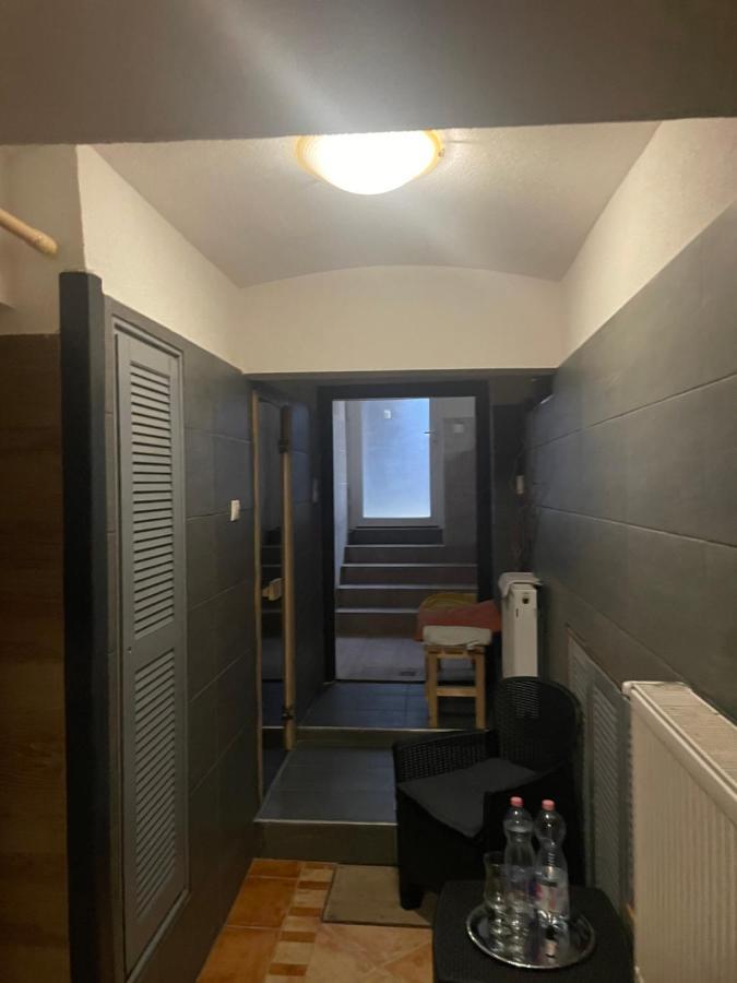 דברצן Centrum Wellness Hostel מראה חיצוני תמונה