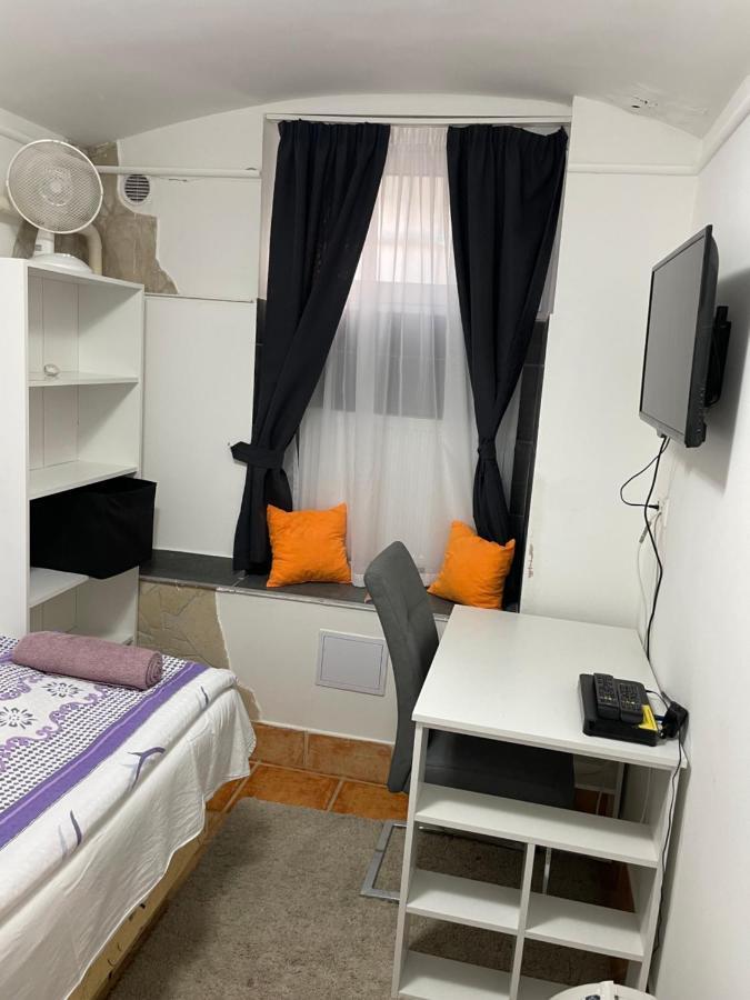 דברצן Centrum Wellness Hostel מראה חיצוני תמונה