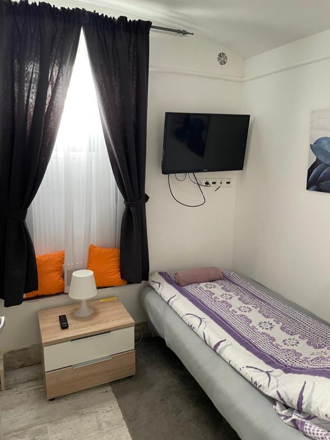 דברצן Centrum Wellness Hostel מראה חיצוני תמונה