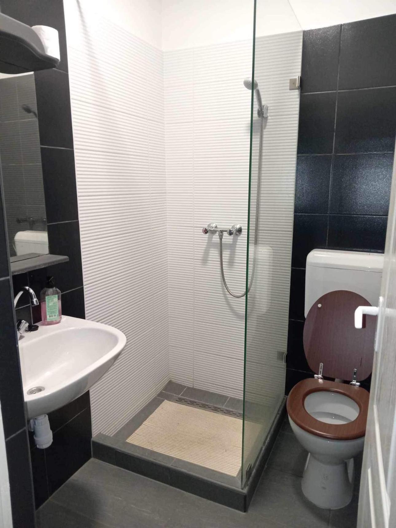 דברצן Centrum Wellness Hostel מראה חיצוני תמונה