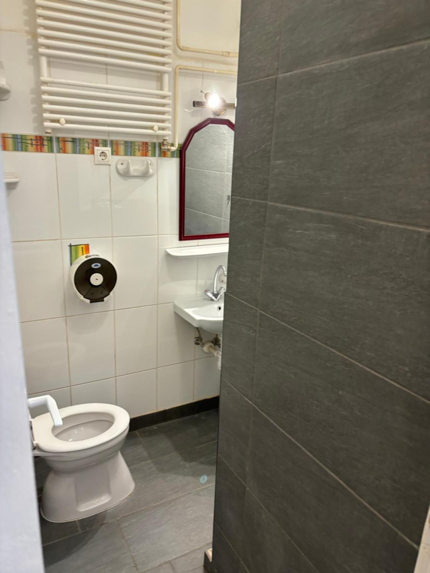 דברצן Centrum Wellness Hostel מראה חיצוני תמונה