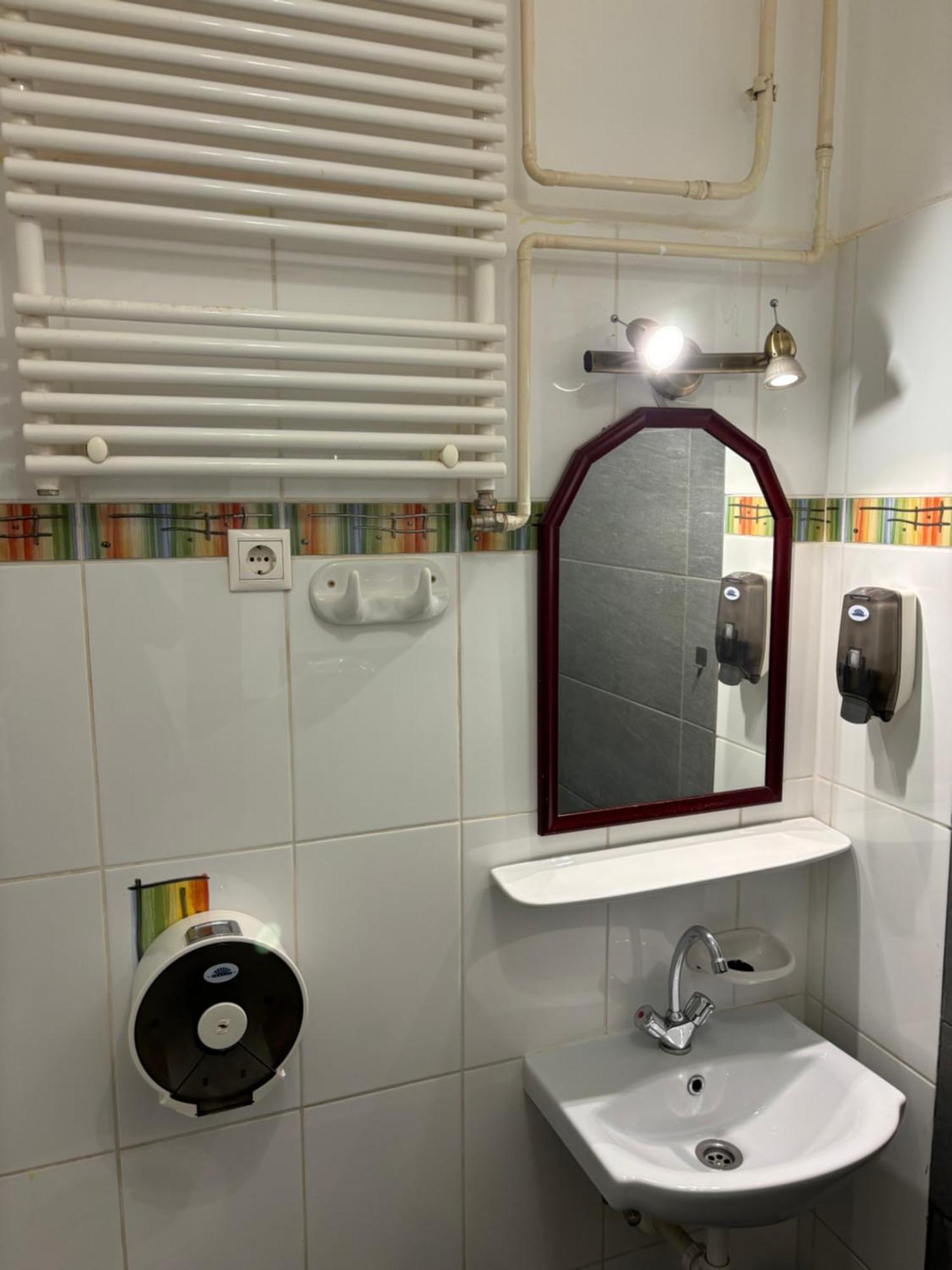דברצן Centrum Wellness Hostel מראה חיצוני תמונה